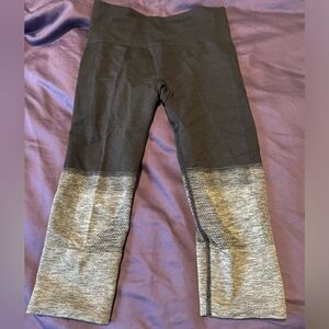 Lululenon calf length legging’s